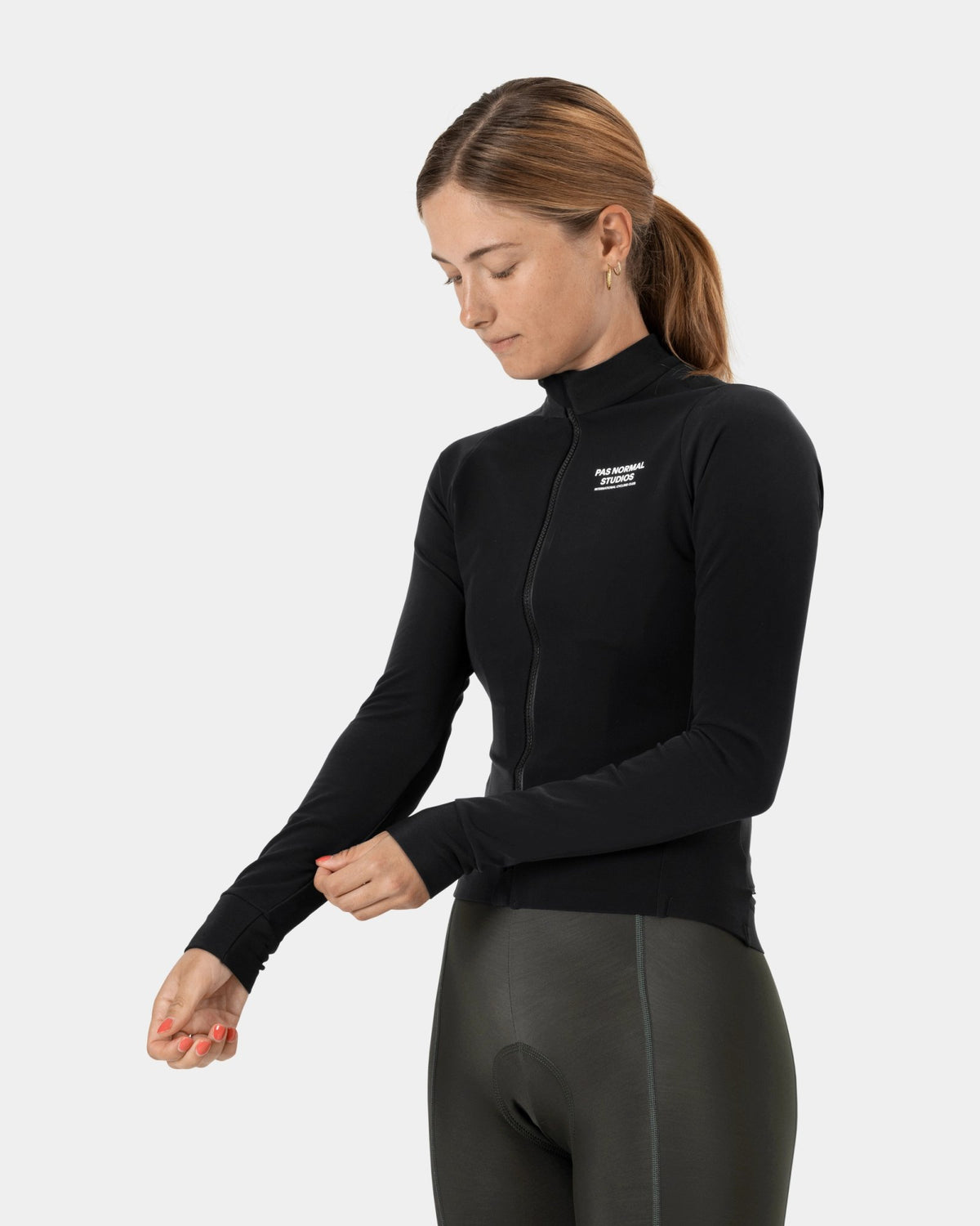 Maillot Mujer Pas Normal Studios Mechanism Thermal en Black, sobre ciclista #Color_Black