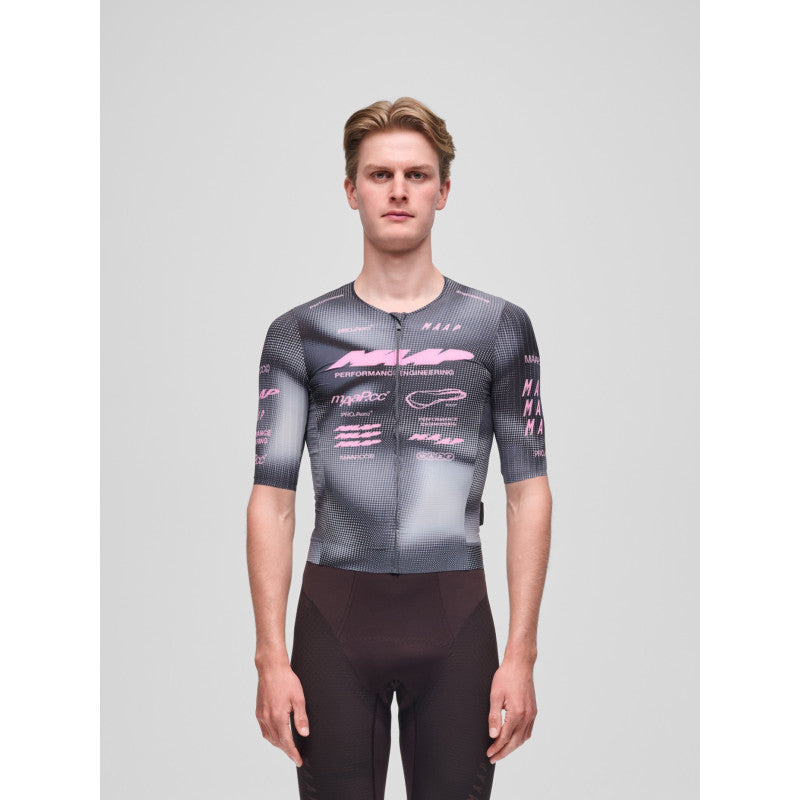 Maillot Corto Maap Pro Aero Jersey en Steel, modelo, vista frontal #Color_Steel