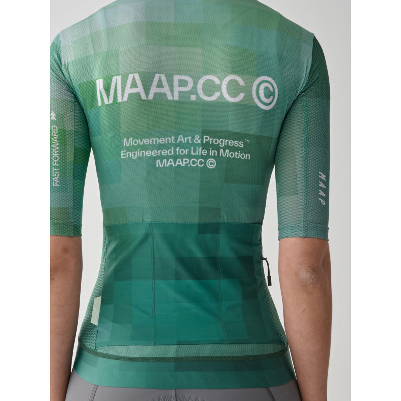 Maillot Corto Mujer Maap Blur Pro Air Jersey 3.0 en Sprinter, modelo, vista trasera, detalle #Color_Sprinter
