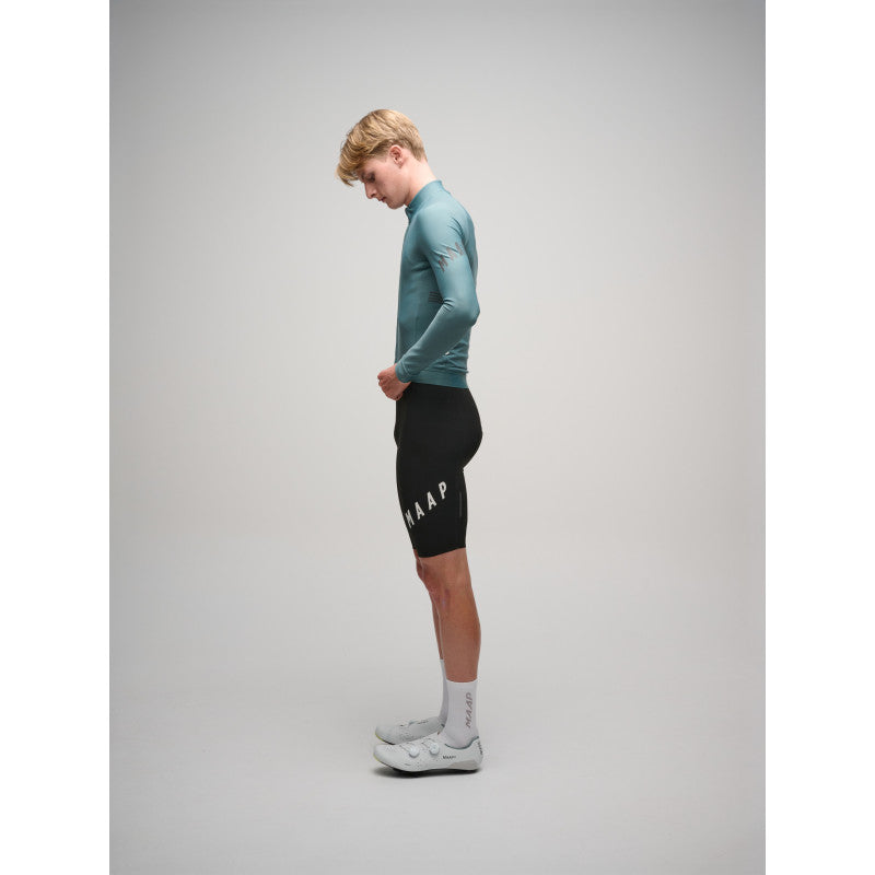 Maillot Largo Maap Aeon Thermal LS Jersey en Atlantic, modelo, vista trasera o lateral #Color_Atlantic