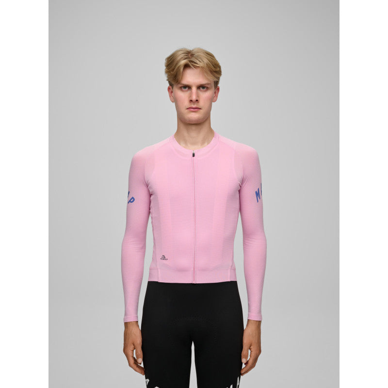 Maillot Largo Maap Apex Aeon LS Jersey en Musk, modelo, vista frontal #Color_Musk