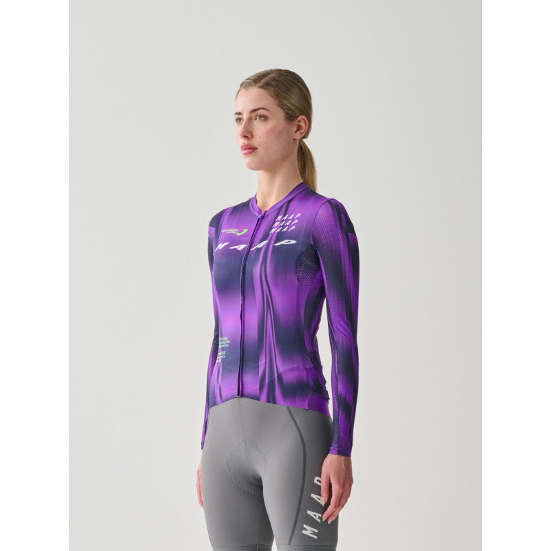 Maillot Largo Mujer Maap World Tour Pro Air Jersey LS en Único, modelo, vista frontal #Color_Único