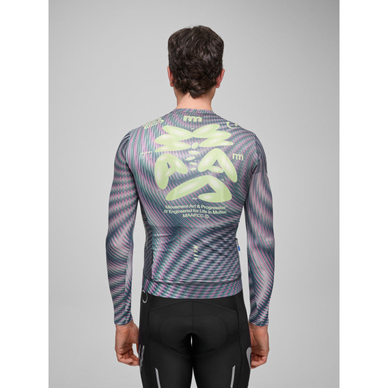 Maillot Largo Maap Spectrum Pro Air LS Jersey 3.0 en Hologram, modelo, vista trasera o lateral #Color_Hologram