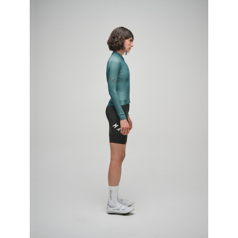 Maillot Largo Mujer Maap Aeon Thermal LS Jersey en Atlantic, modelo, vista trasera o lateral #Color_Atlantic
