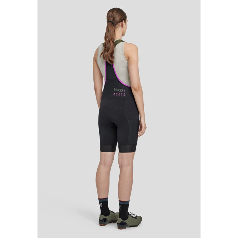 Culotte Corto Mujer Maap Alt Road Cargo en Negro, modelo, vista trasera #Color_Negro