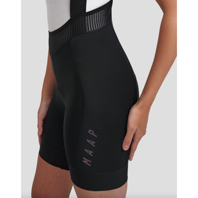 Culotte Corto Mujer Maap Short Team Bib Evo en Negro, detalle lateral #Color_Negro