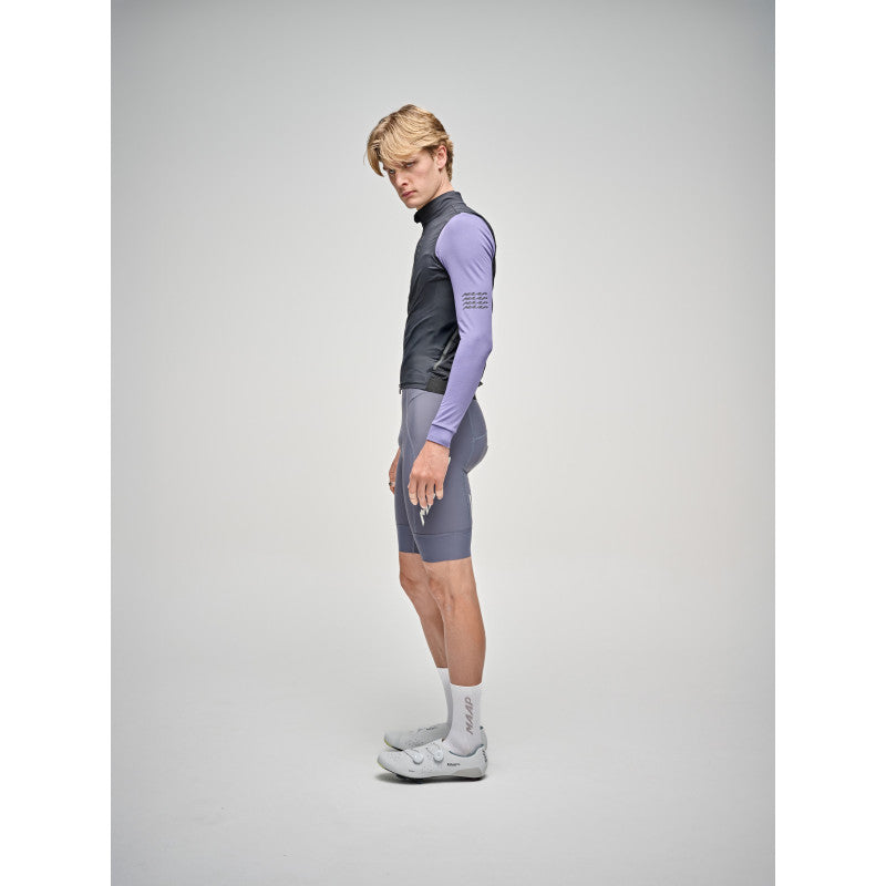 Chaleco Maap Flow Vest en Negro Azabache, detalle lateral #Color_Negro Azabache