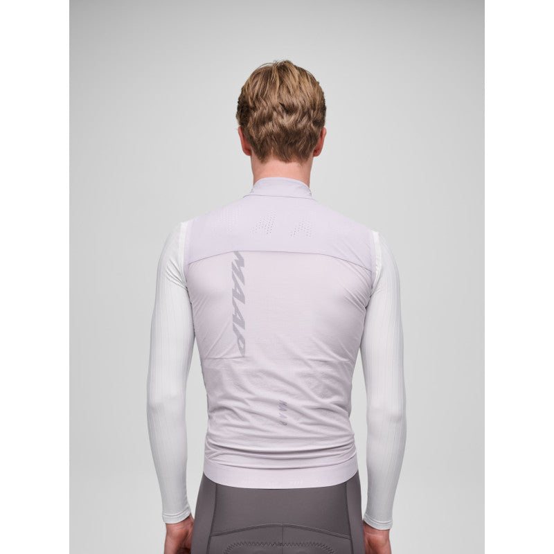 Chaleco Maap Team Flow Vest en Thistle, modelo, vista trasera #Color_Thistle