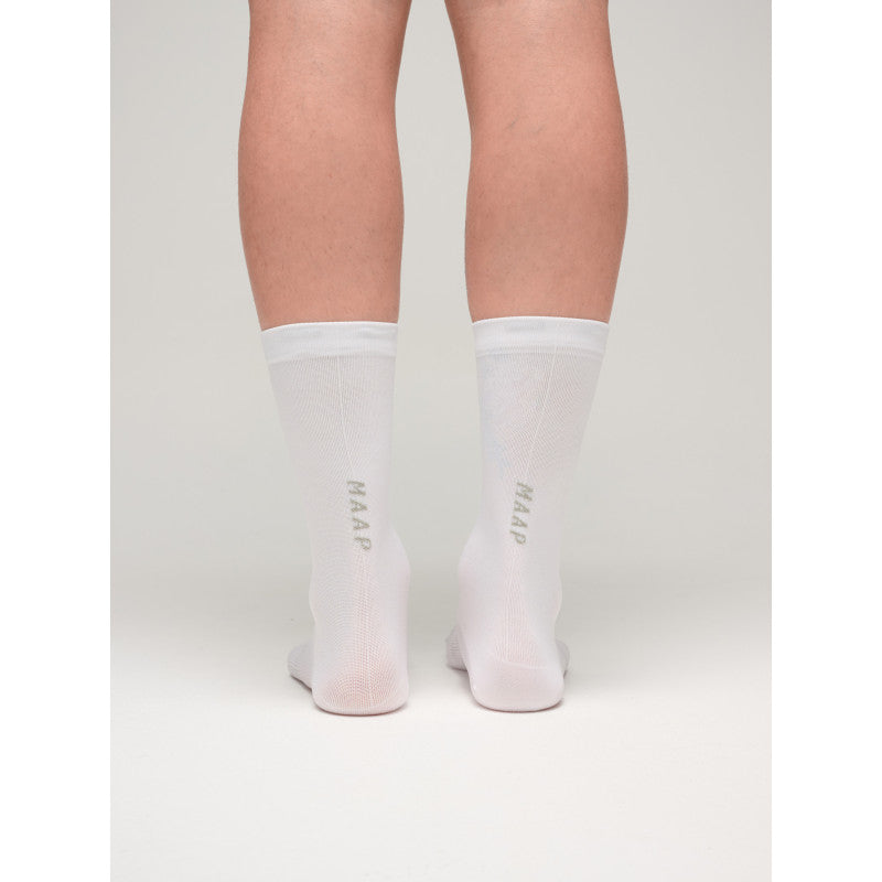 Calcetines Maap Team Sock - Long en Blanco, modelo, vista trasera #Color_Blanco