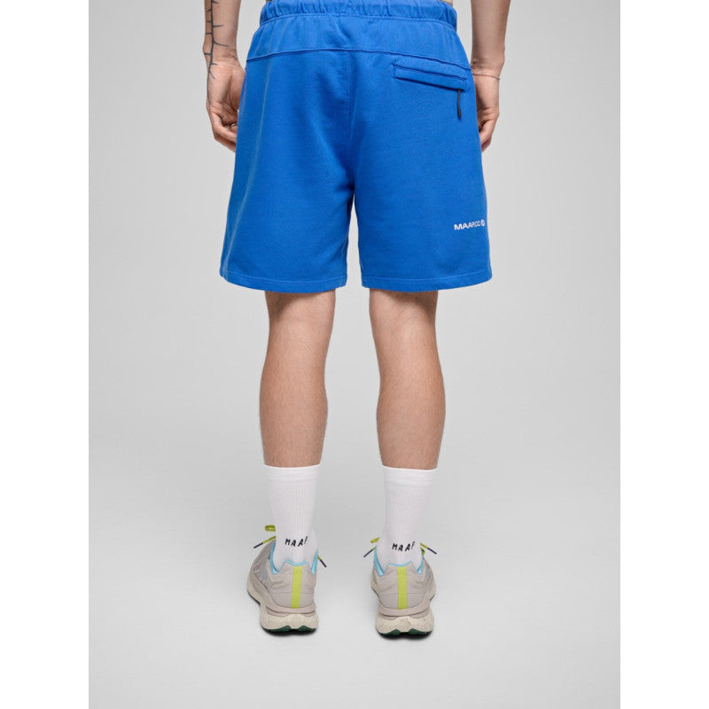 Pantalón Corto Maap Essentials CC Sweat Short en Sonic Blue, modelo, vista trasera #Color_Sonic Blue