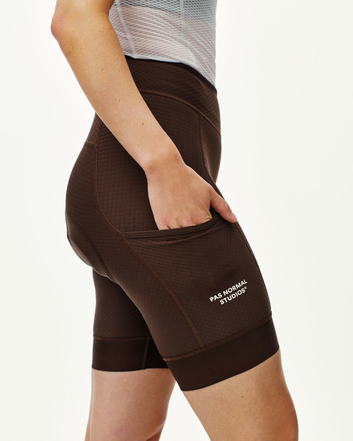 Mallas Cortas Mujer PNS Essential en Light Brown, detalle #Color_Light Brown