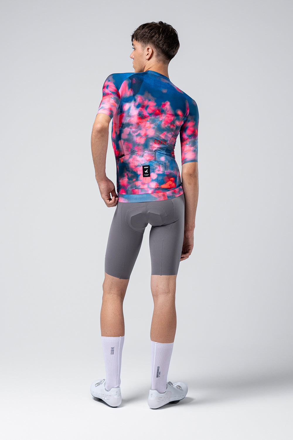 Maillot Gobik CX Pro 4.0 en Magnolia, vista trasera sobre modelo #Color_Magnolia