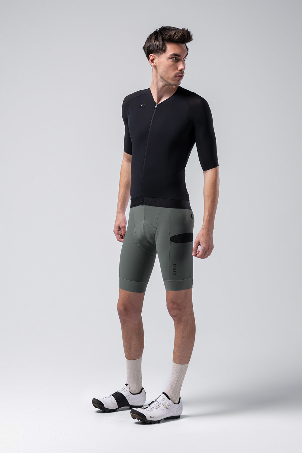 Maillot Gobik CX Solid en Jasper, vista frontal sobre modelo #Color_Jasper