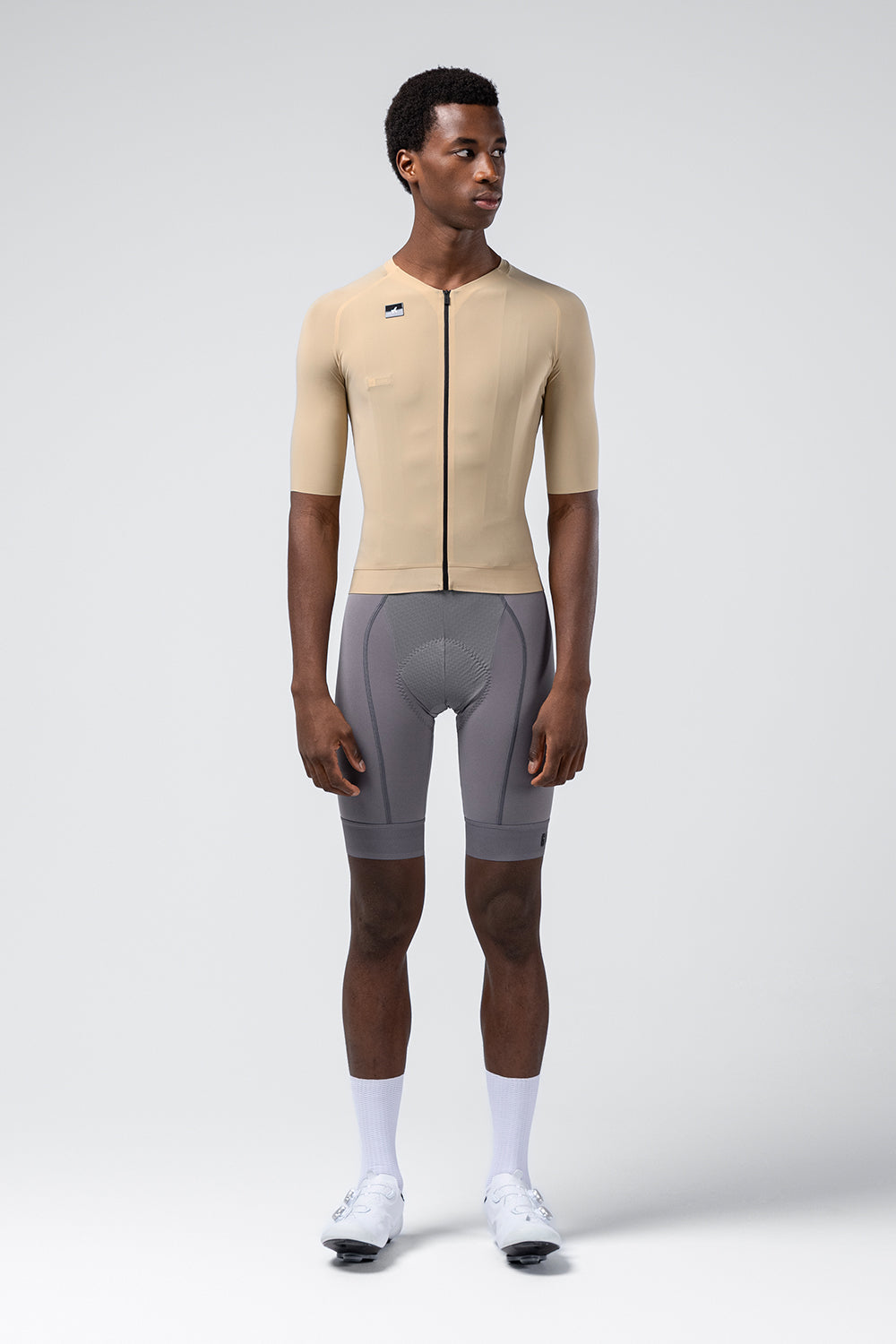 Maillot Gobik CX Solid en Rye, vista frontal sobre modelo #Color_Rye
