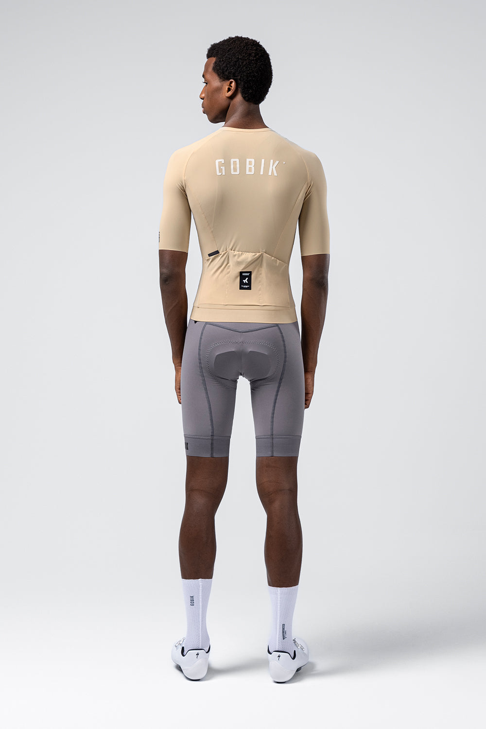 Maillot Gobik CX Solid en Rye, vista trasera sobre modelo #Color_Rye