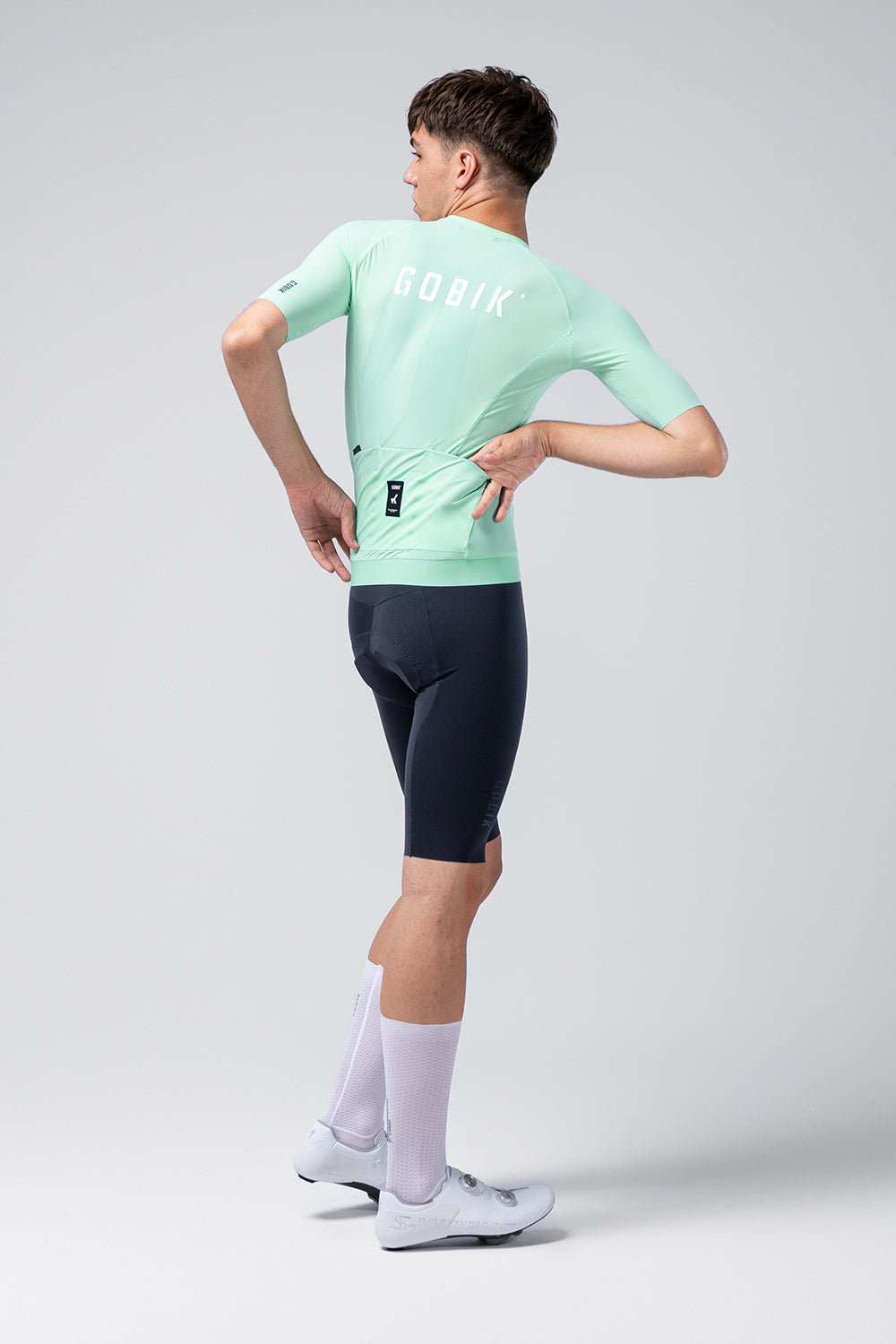 Maillot Gobik CX Solid en Onsen, vista trasera sobre modelo #Color_Onsen