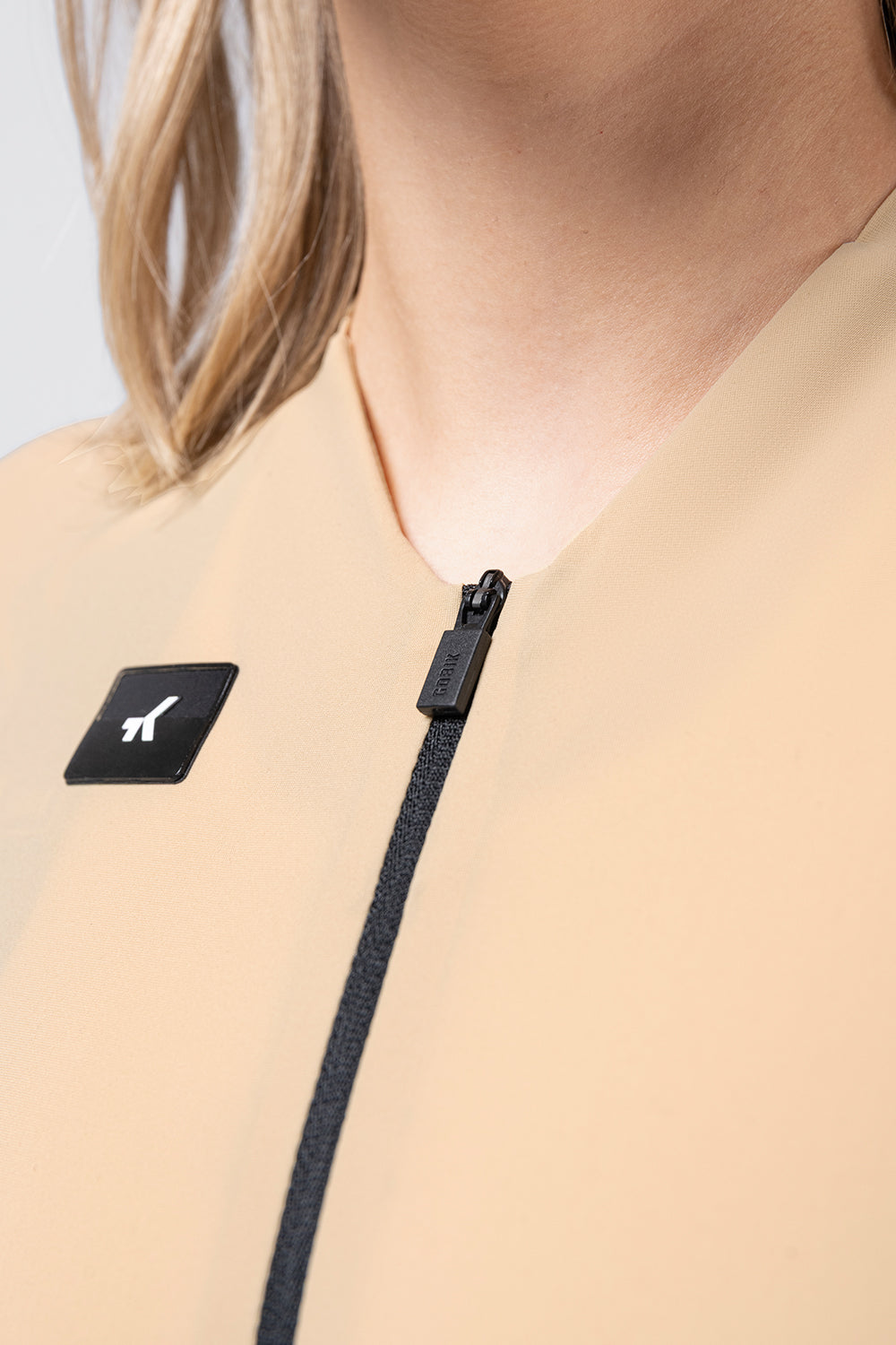 Maillot Gobik CX Solid en Rye, detalle del cuello y la cremallera #Color_Rye