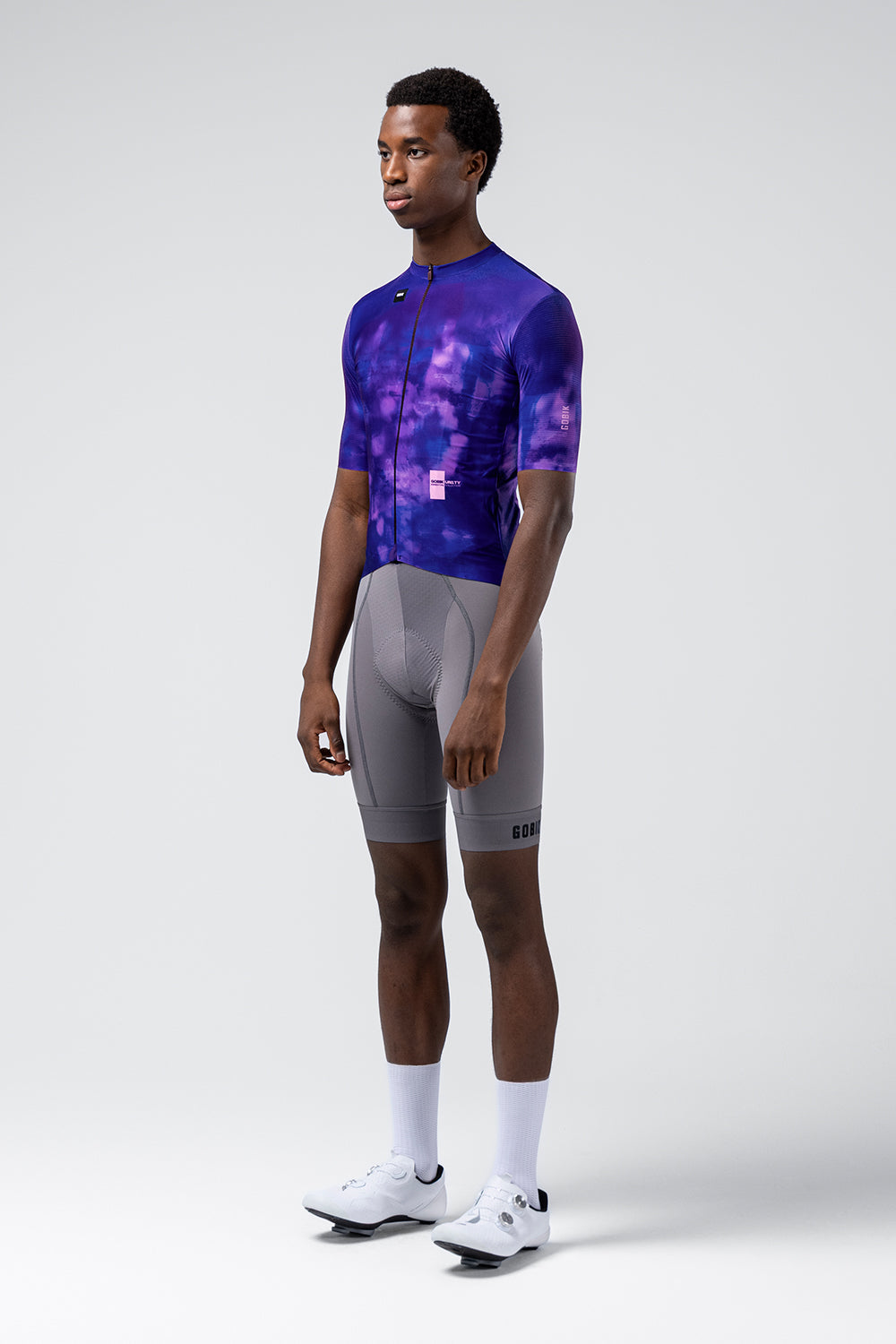 Maillot Gobik Magnitude en Grim, vista frontal sobre modelo #Color_Grim