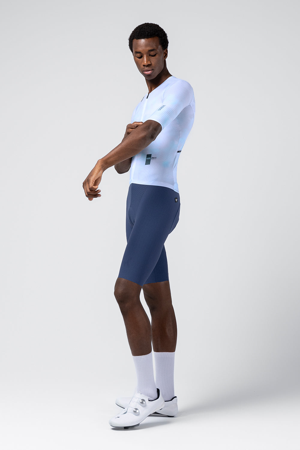 Maillot Gobik Reactive en Gossy, vista lateral sobre modelo #Color_Gossy