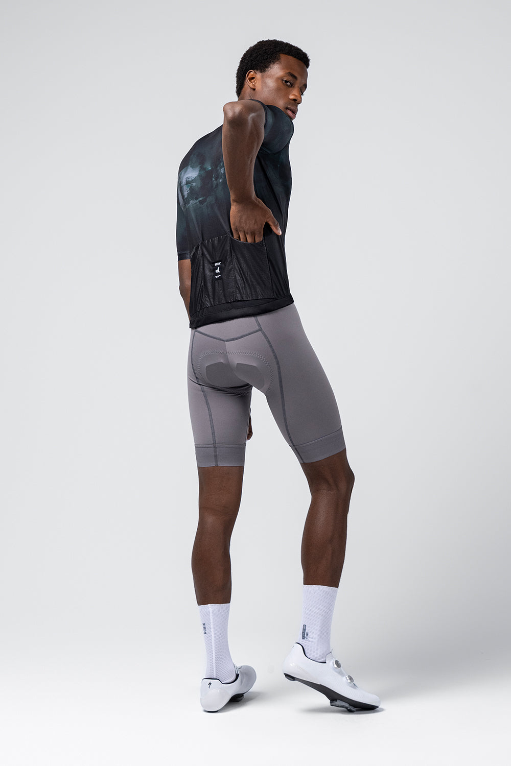Maillot Gobik Stark en Blackcurrant, vista trasera sobre modelo #Color_Blackcurrant