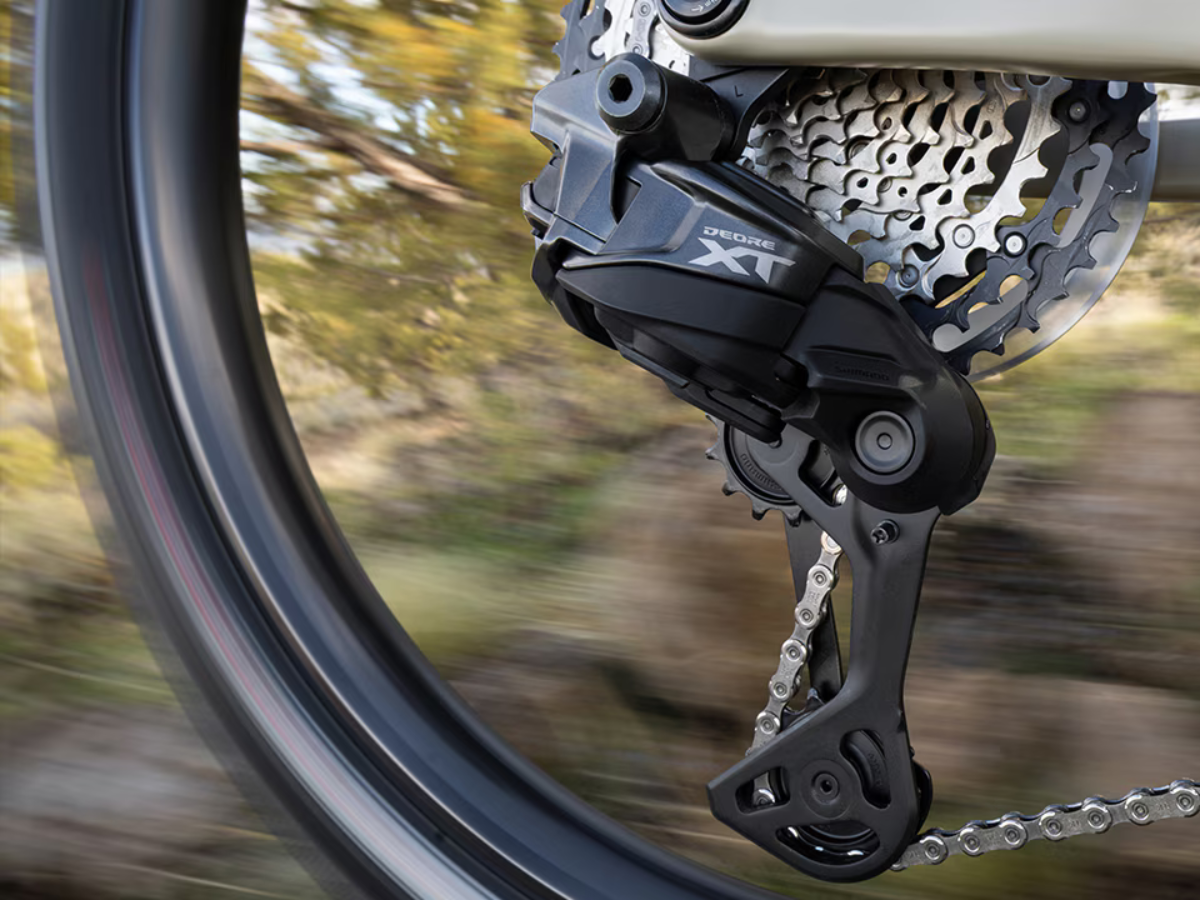 Shimano DEORE XT M8200 Di2: wireless, preciso y listo para todo