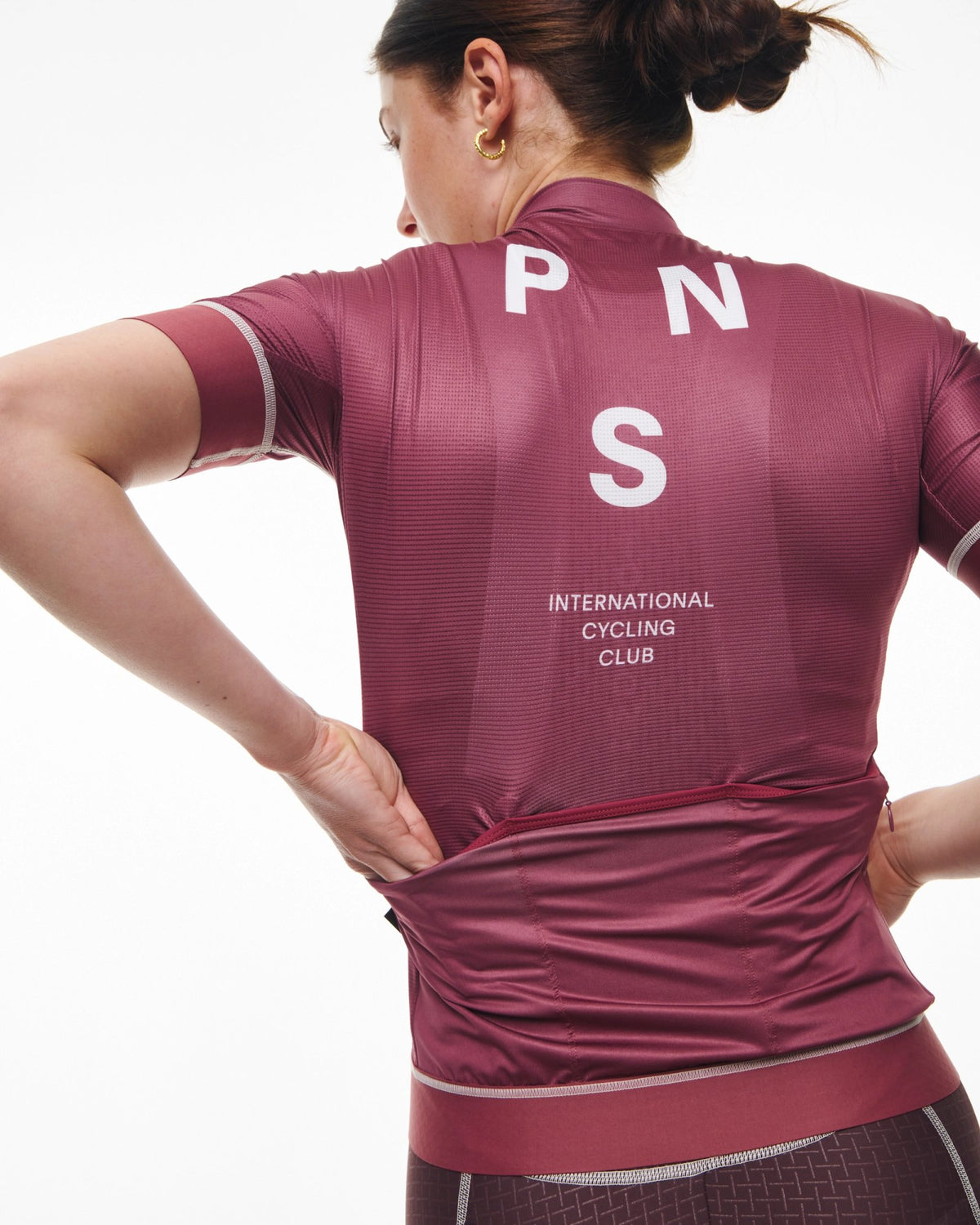 Maillot Corto Mujer Pas Normal Studios Mechanism en Dusty Mauve, foto de modelo trasera #Color_Dusty Mauve