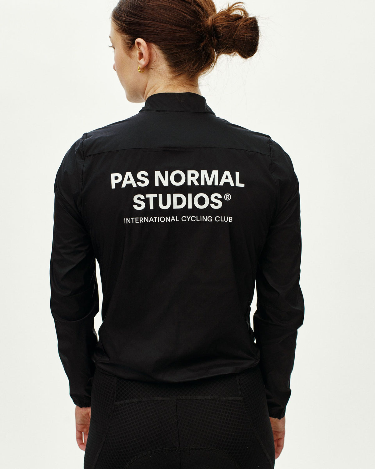 Chaqueta Essential Insulated mujer Black, vista trasera en modelo #Color_Black