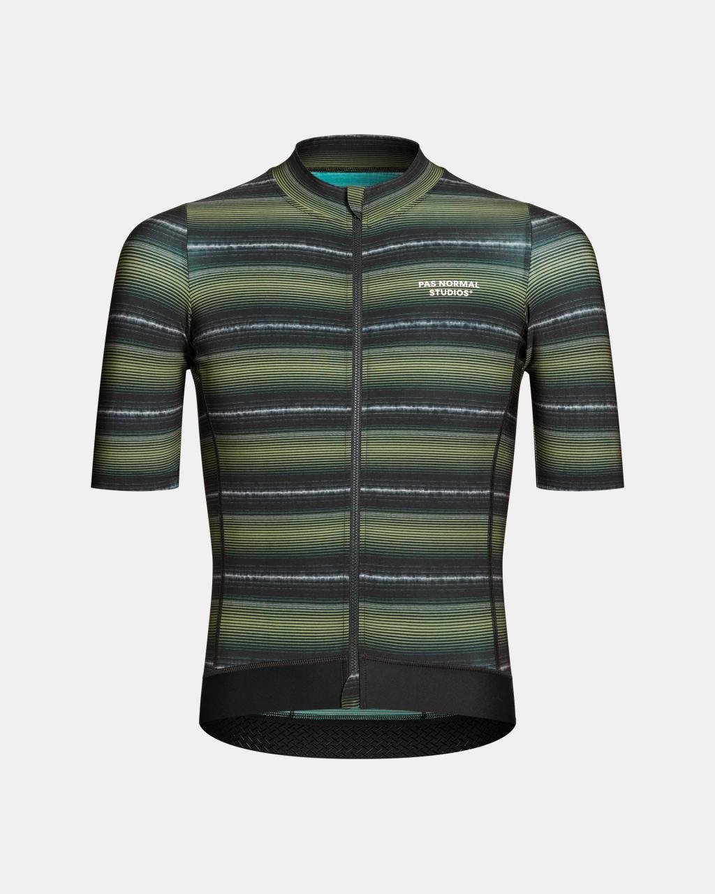 Maillot Corto Pas Normal Studios Essential en Light Olive Stripe, producto plano sobre fondo #Color_Light Olive Stripe
