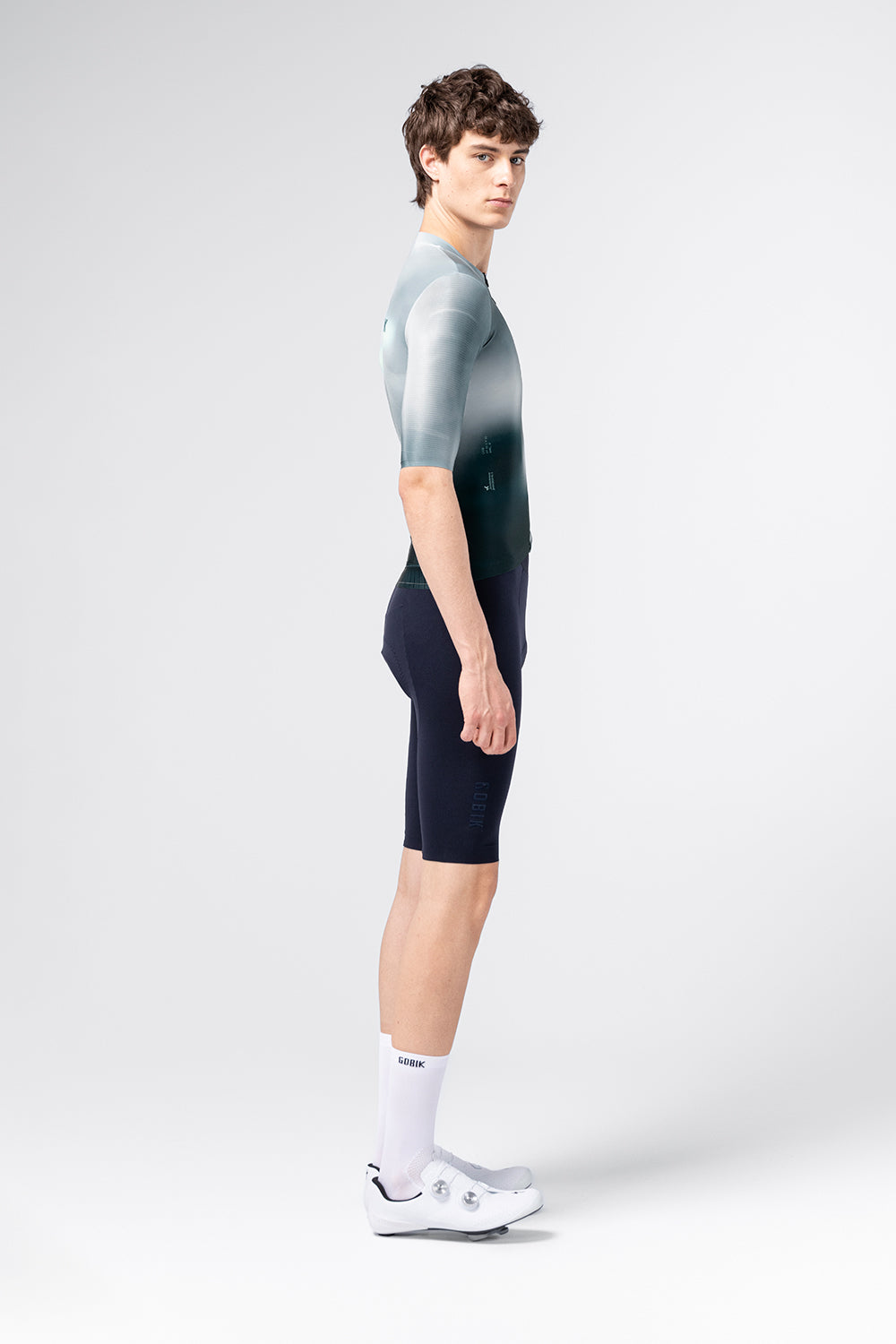 Maillot Gobik Attitude 2.0 en Tetsu, vista trasera sobre modelo #Color_Tetsu