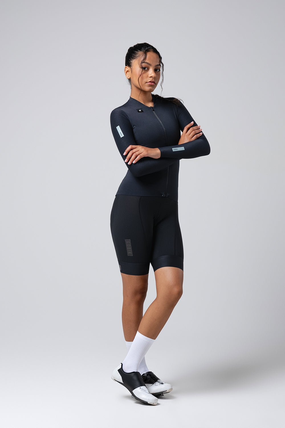 Maillot Gobik Avalon en Ink Black, vista frontal, llevado por la modelo #Color_Ink Black