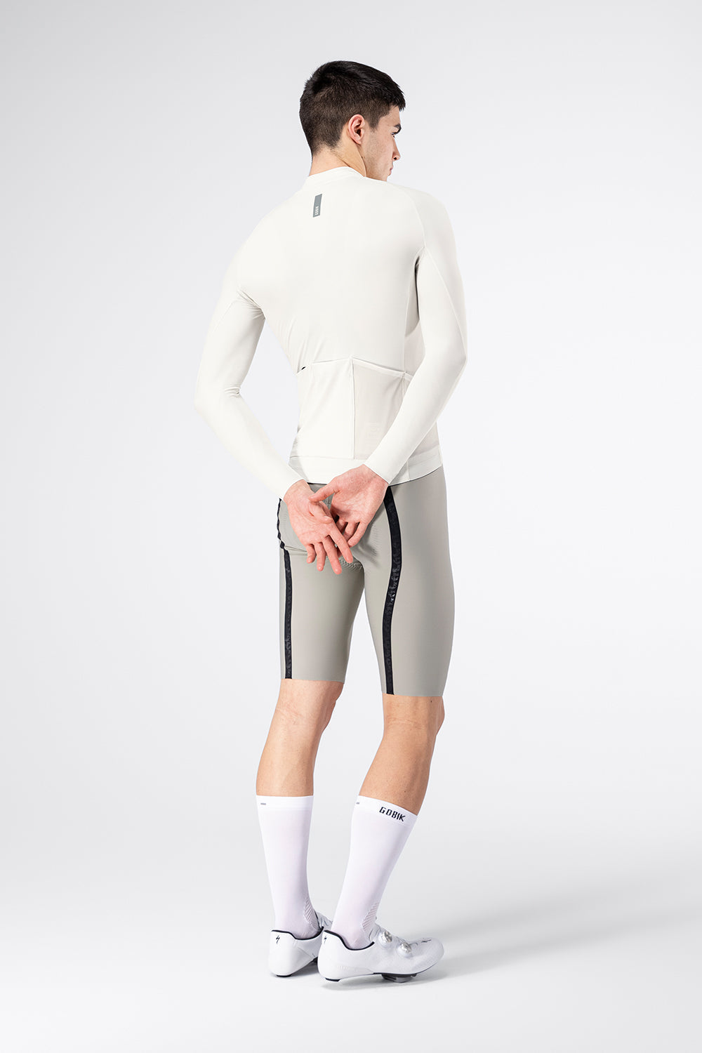 Maillot Gobik Pacer Solid 2.0 en Crepe, vista trasera sobre modelo #Color_Crepe