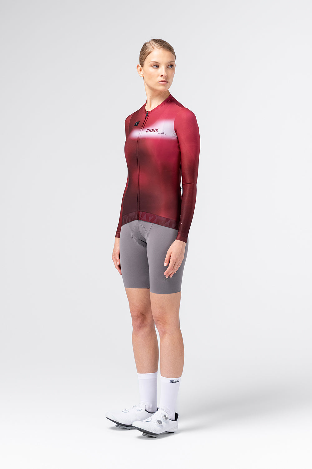 Maillot Gobik Vanquish en Monarch, vista frontal, llevado por la modelo #Color_Monarch