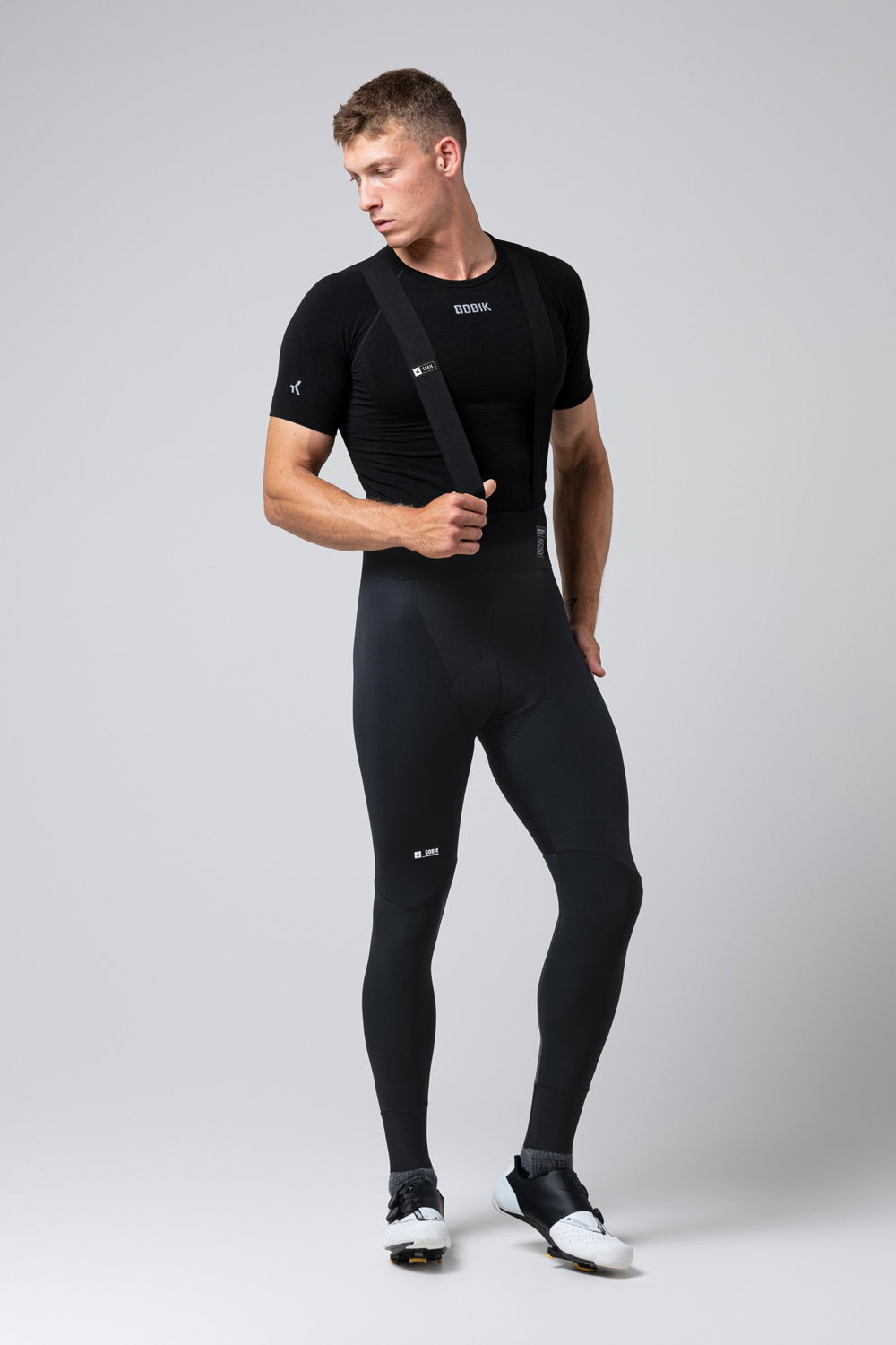 Culotte Largo Gobik Subzero en Ink Black, detalle de las cintas de los hombros #Color_Ink Black