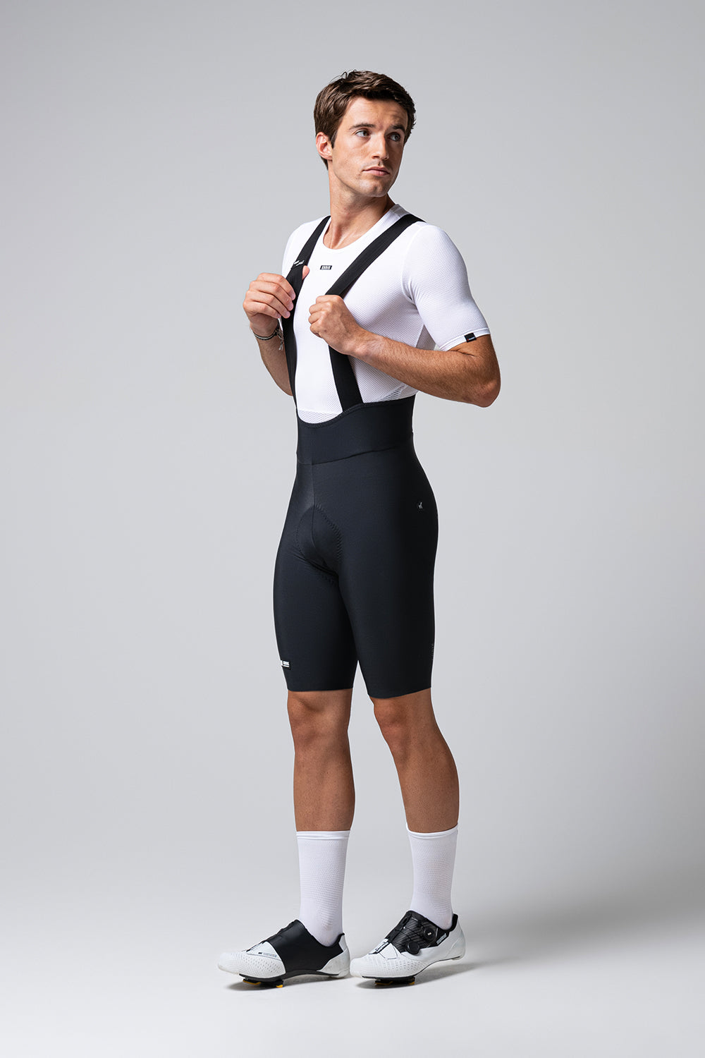 Culotte Corto Gobik Artic Stride en Black, vista frontal de cuerpo entero sobre modelo #Color_Black