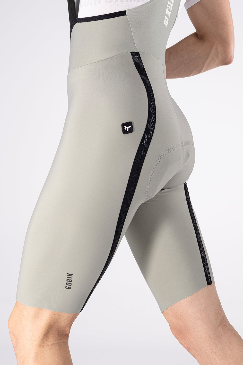 Culotte Corto Gobik Artic Stride en Tapioca Leek, vista lateral de la prenda #Color_Tapioca Leek