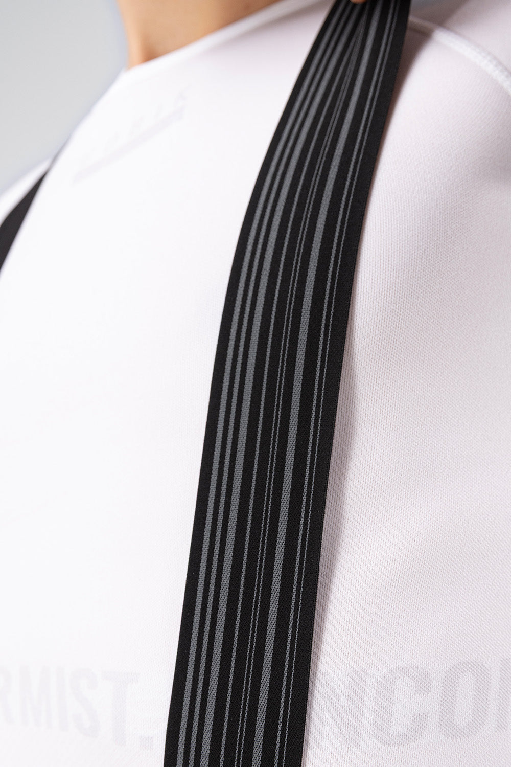 Culotte Corto Gobik Artic Stride en Tapioca Leek, detalle del tejido del tirante #Color_Tapioca Leek