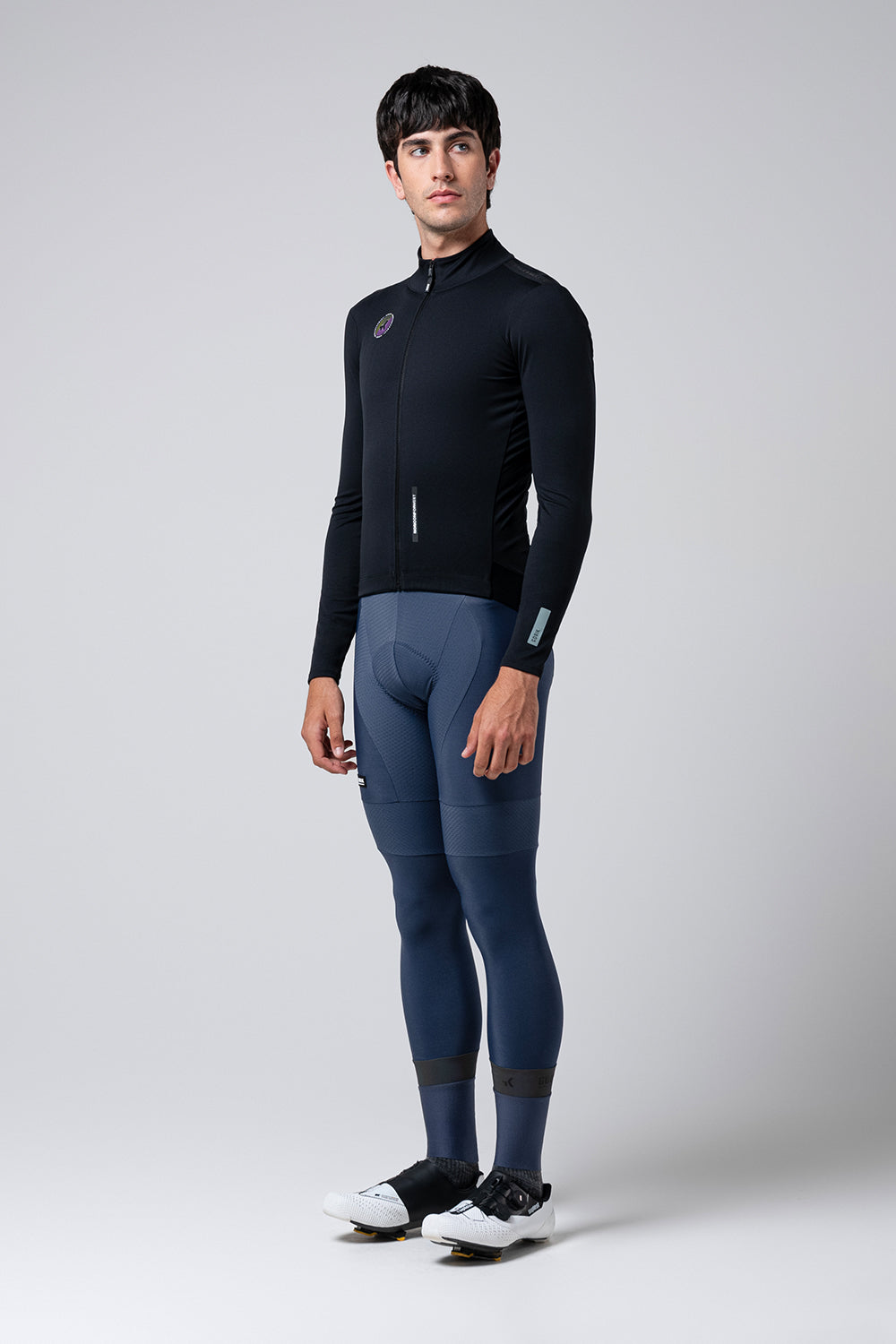 Chaqueta Gobik Envy 2.0 en Jet Black, vista frontal sobre modelo #Color_Jet Black