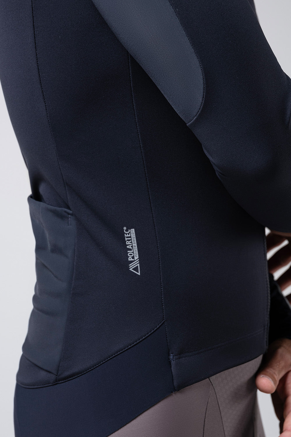 Chaqueta Gobik Envy 2.0 en Ultrablue, detalle del bolsillo lateral #Color_Ultrablue