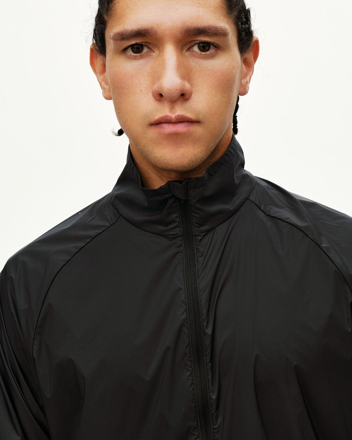 Chaqueta Pas Normal Studios Balance Windproof en Negro, detalle #Color_Negro
