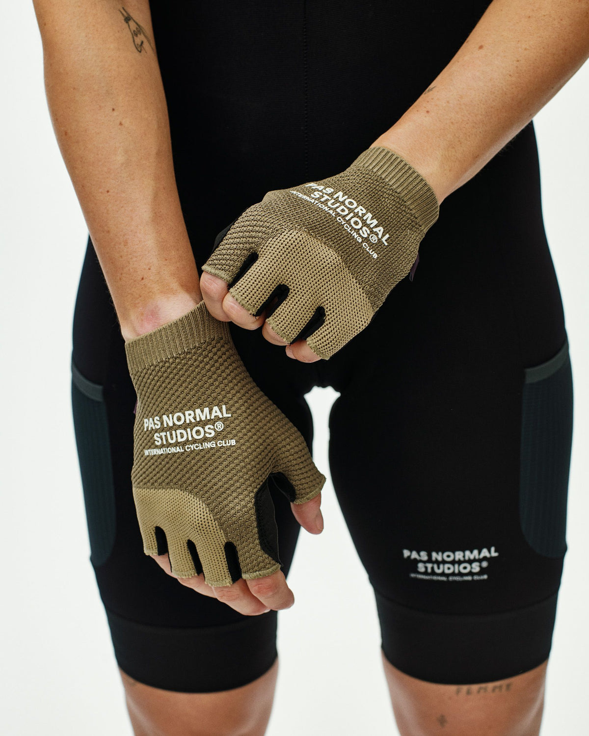 Earth Escapism cycling mitts on model with fingerless design and ribbed cuffs #Color_Earth
