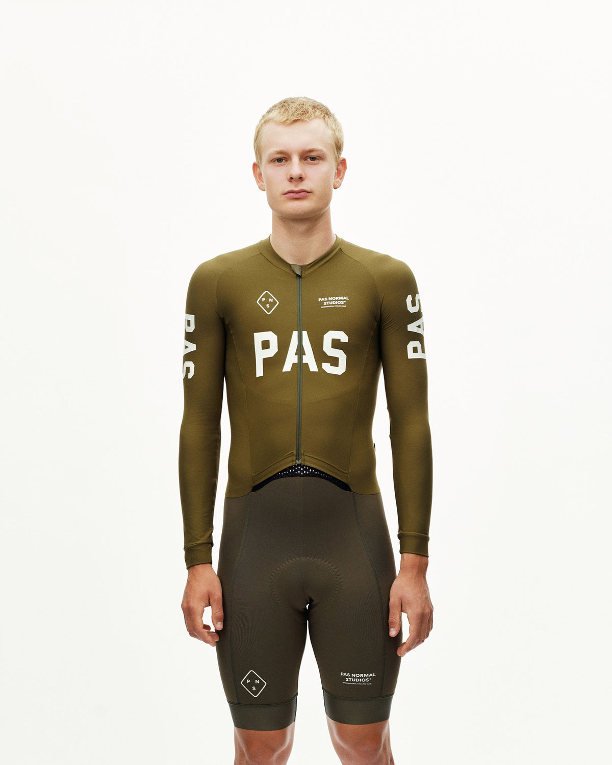Mono Térmico Pas Normal Studios PAS Thermal Speedsuit en Moss Brown, puesto, vista frontal #Color_Moss Brown