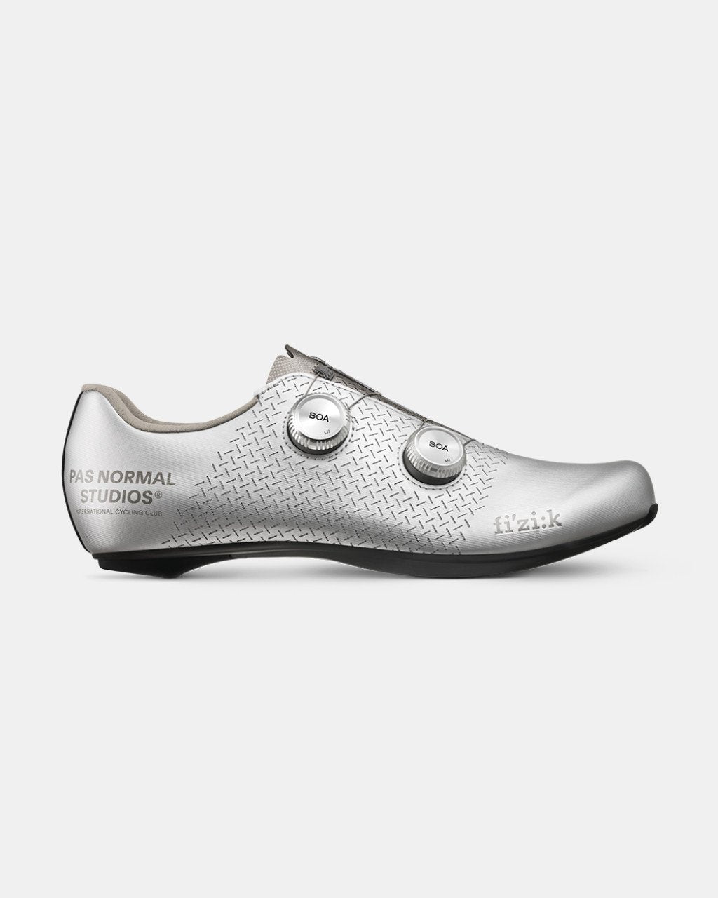 Zapatillas Pas Normal Studios x Fizik Mechanism Road Silver, vista lateral #Color_Silver