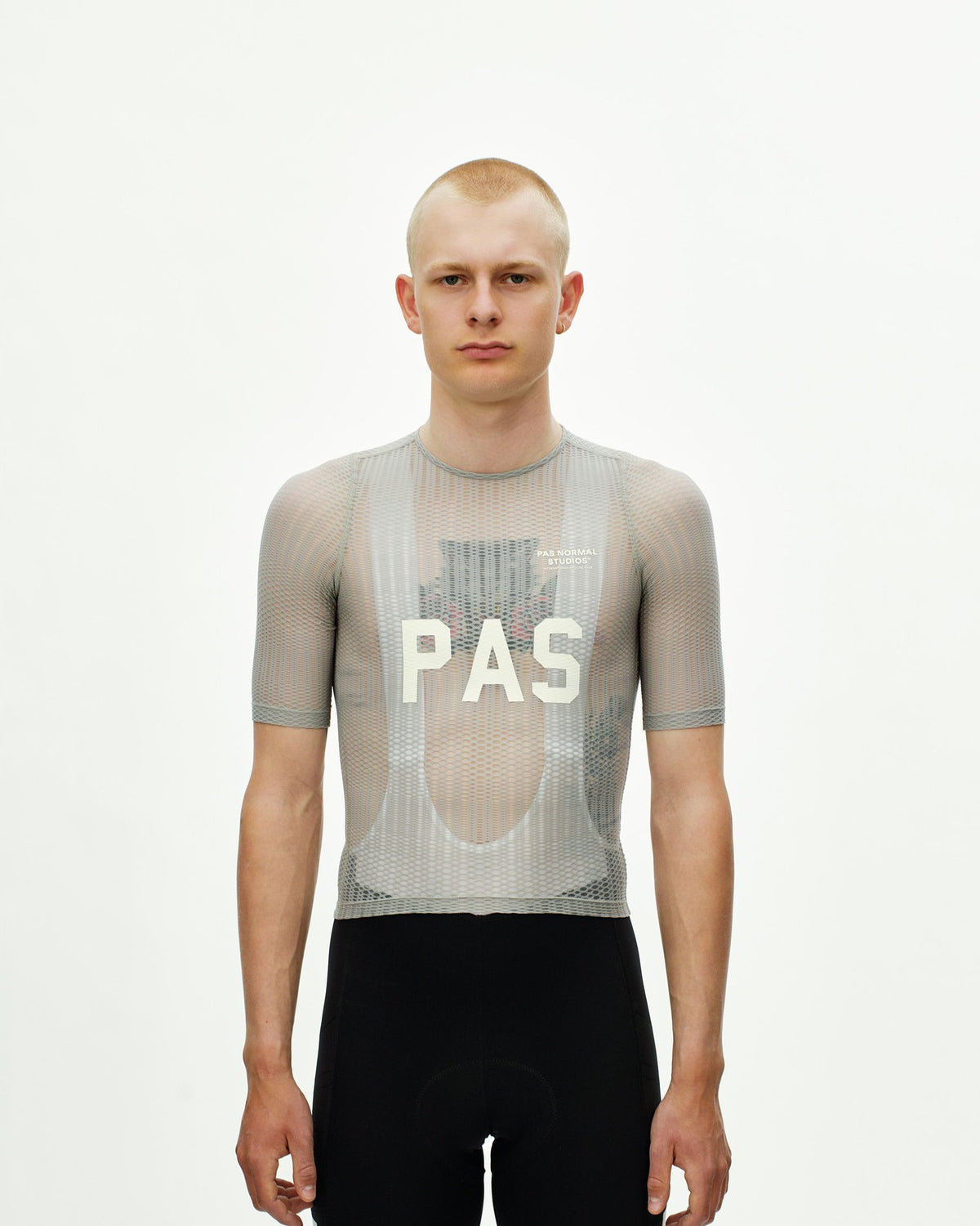 Maillot corto Pas Normal Studios PAS Mechanism Pro Zipless en Light Grey, sobre el ciclista #Color_Light Grey