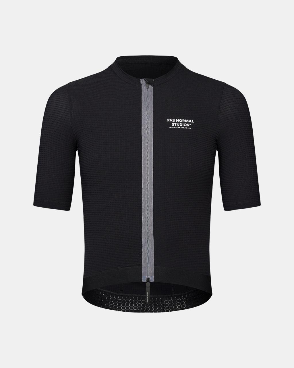 Maillot Corto Pas Normal Studios Escapism en Black, producto plano sobre fondo #Color_Black