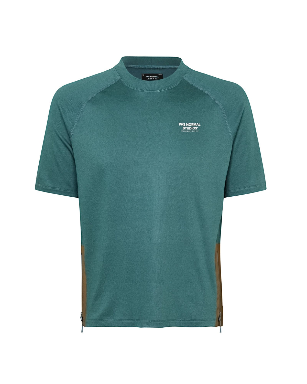 Camiseta Técnica Corta Pas Normal Studios Escapism en Dusty Teal, producto plano sobre fondo #Color_Dusty Teal