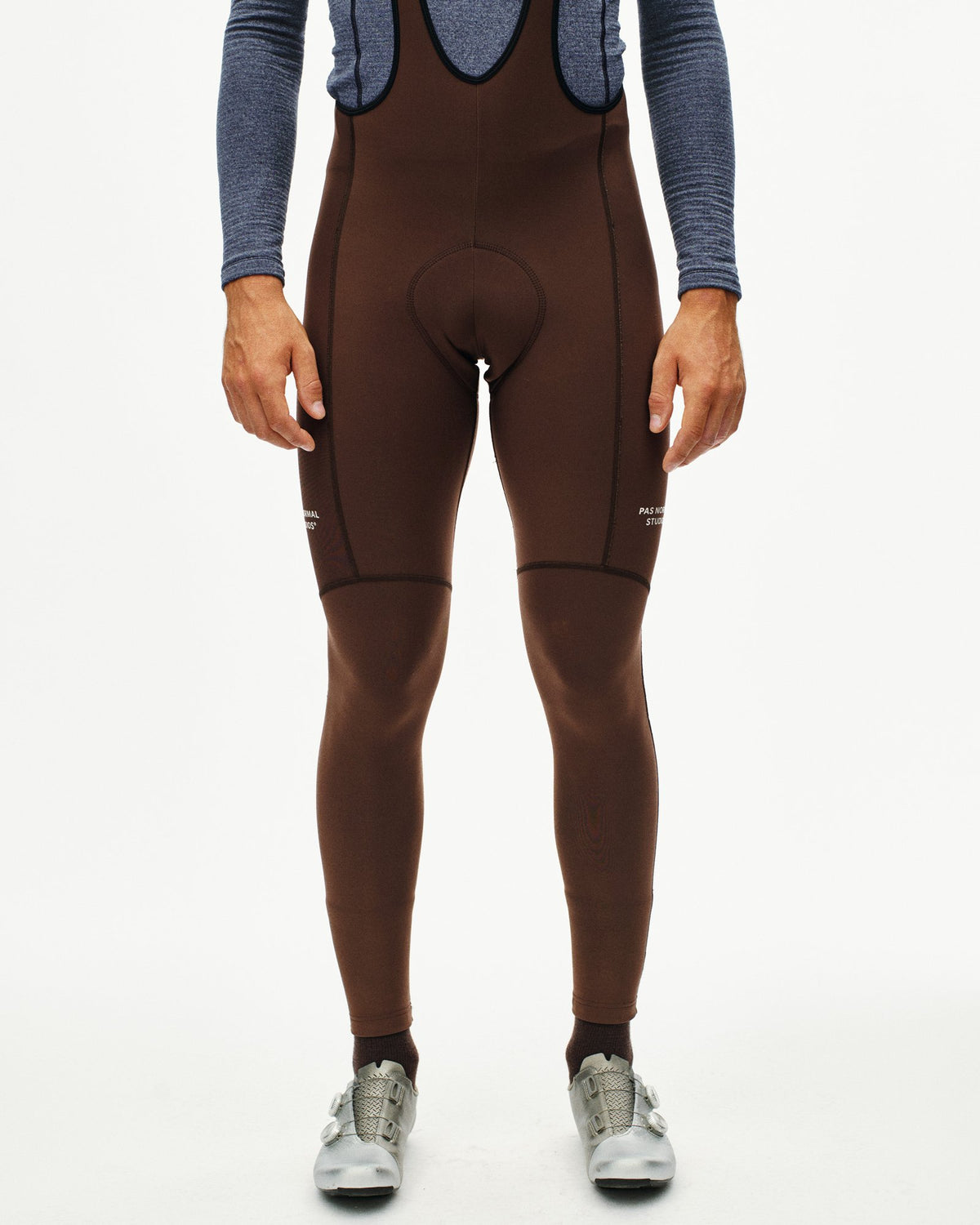 Culotte largo Pas Normal Studios Essential Thermal en Light Brown, llevado por el modelo, vista frontal #Color_Light Brown