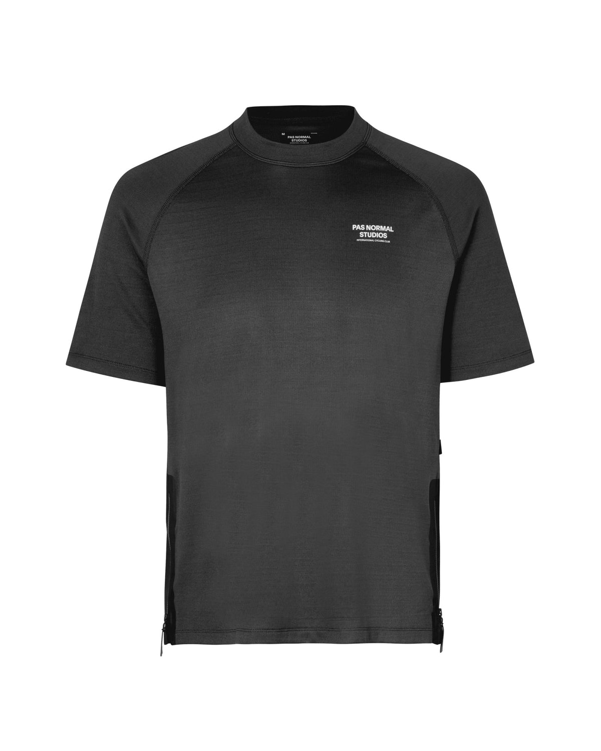 Camiseta Técnica Corta Pas Normal Studios Escapism en Black, producto plano sobre fondo #Color_Black