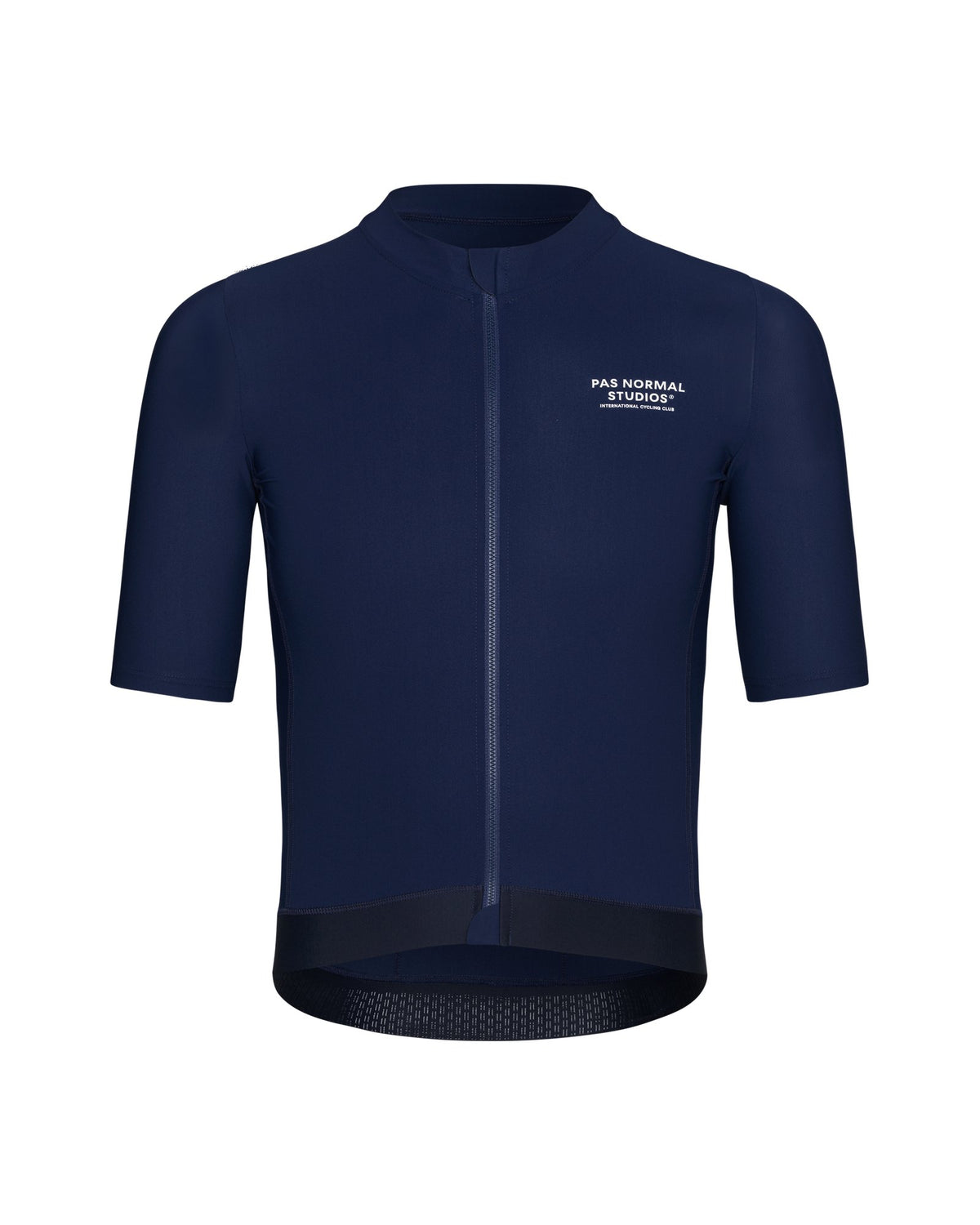 Maillot Corto Pas Normal Studios Essential en Navy, producto plano sobre fondo #Color_Navy