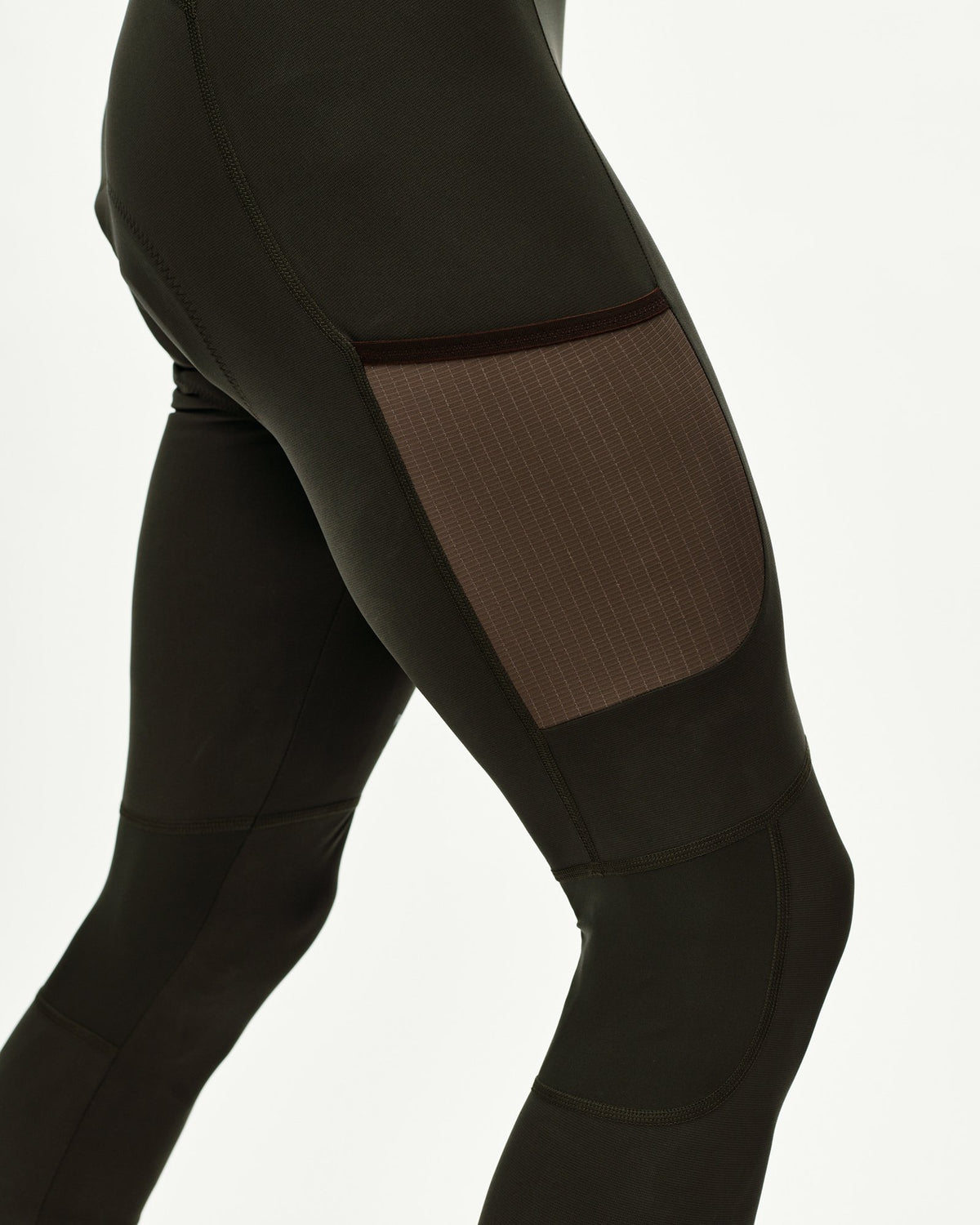 Culotte Pas Normal Studios Escapism Cargo en Dark Olive, detalle del tejido #Color_Dark Olive