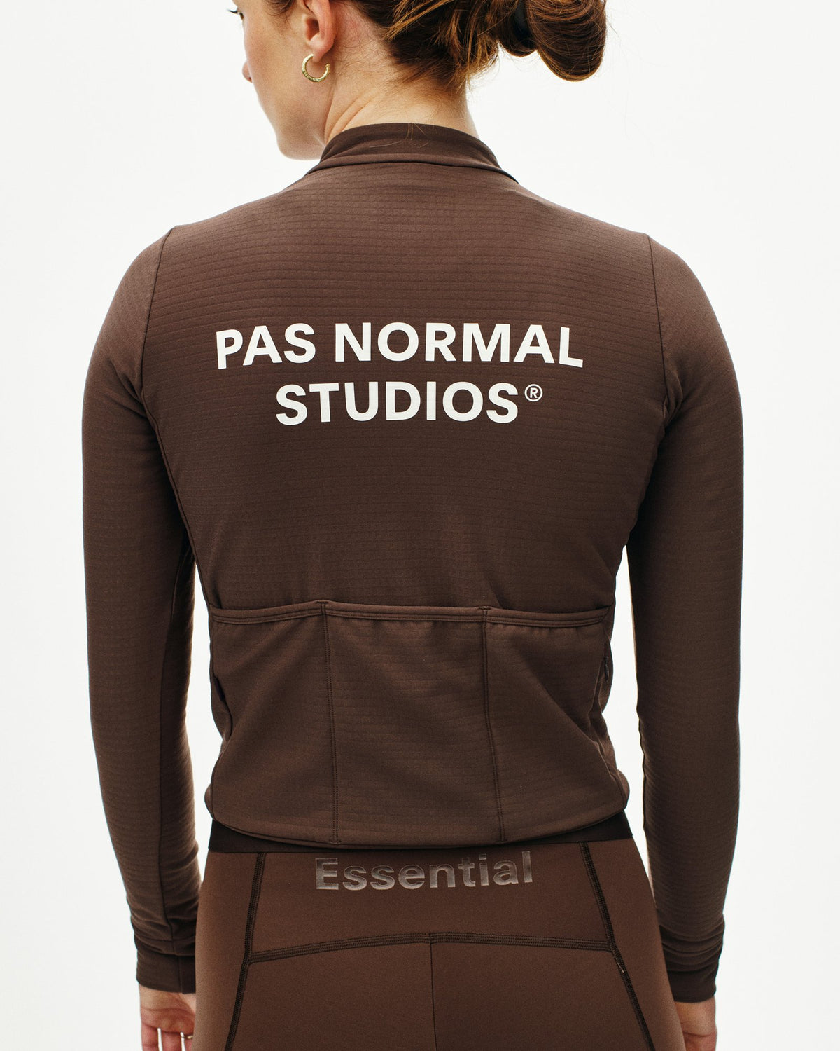 Maillot largo mujer Pas Normal Studios Essential en Light Brown, foto de modelo trasera #Color_Light Brown